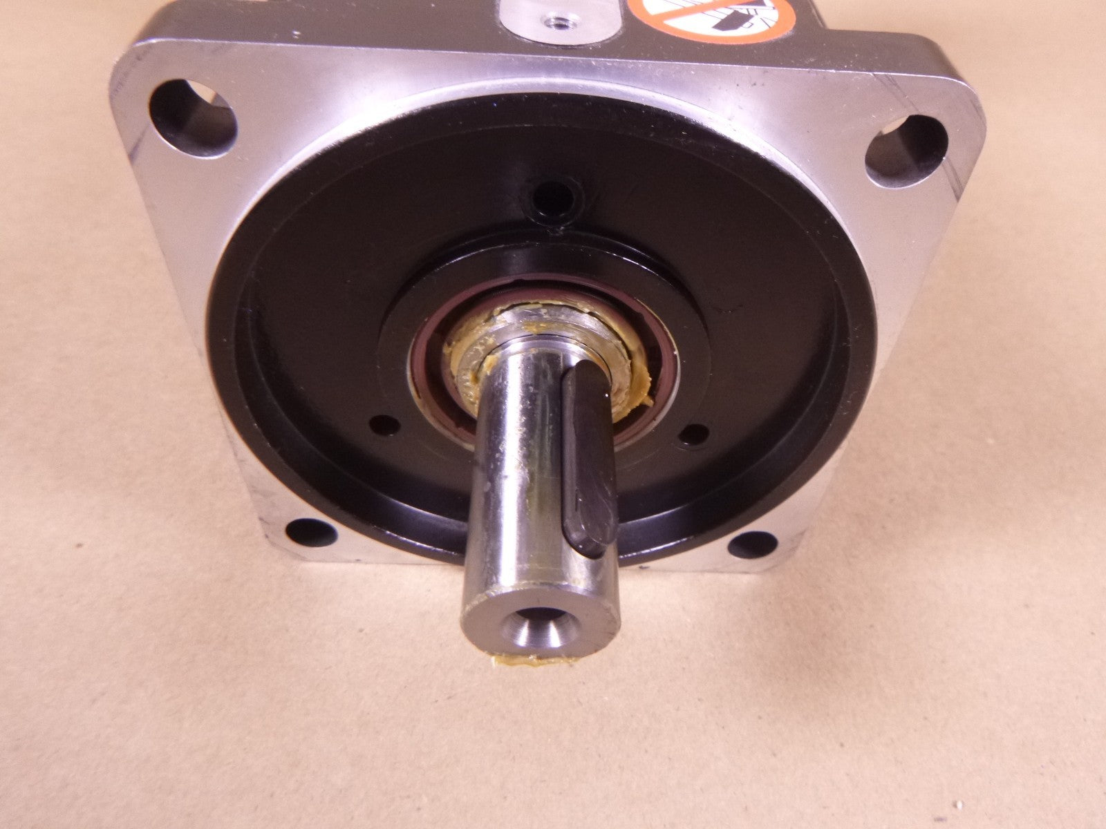 BMH1003P32A2A Schneider 3-Phase Servo Motor 480Vrms 2.7kW 6000RPM 10-Pole | Industrial Electric Motors, Pumps &amp; Parts