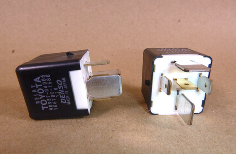 2x OEM Toyota Denso 12V Relay 9098704010, 9098704006, 9008087031, 1567001580