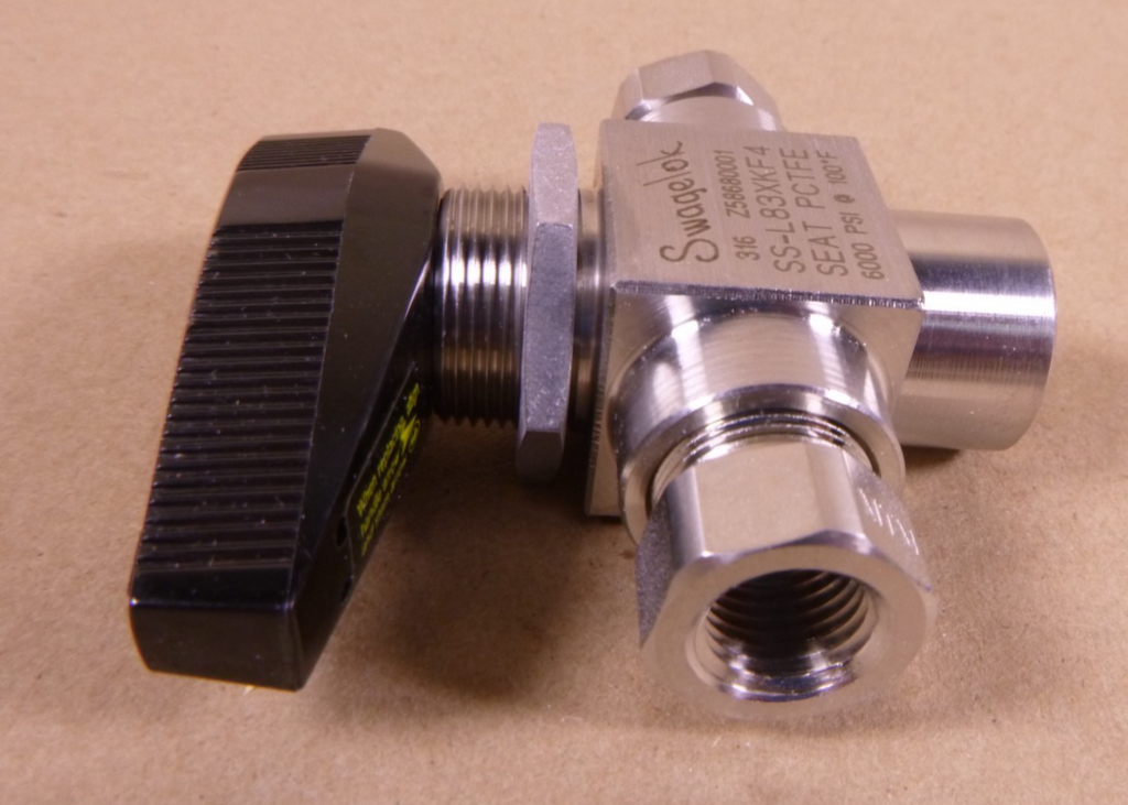 Swagelok SS-L83XKF4 Stainless Steel 316 3-Way Ball Valve 1/4" NPT