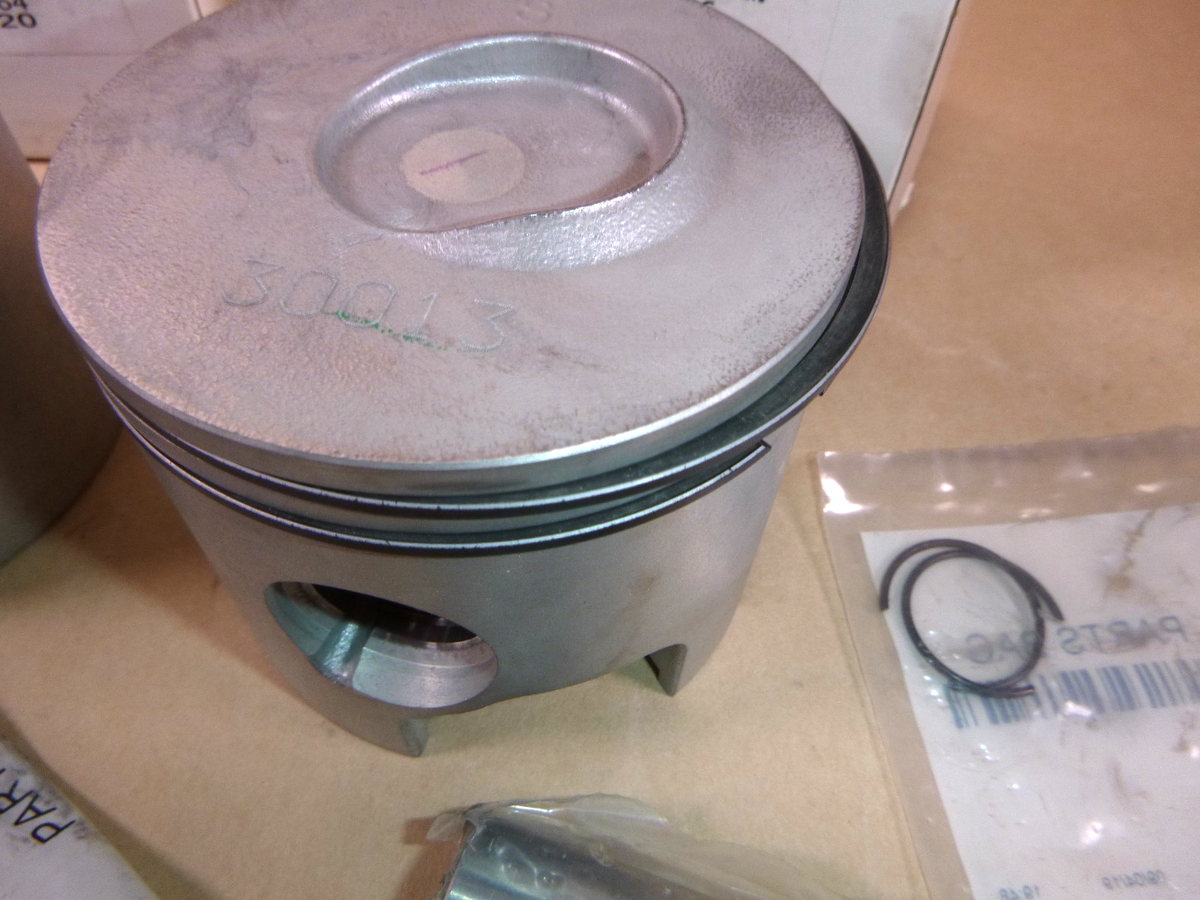 Genuine OEM MerCruiser Mercury Stern Drive Piston Kit 2720-881055T10 (Lot of 3)
