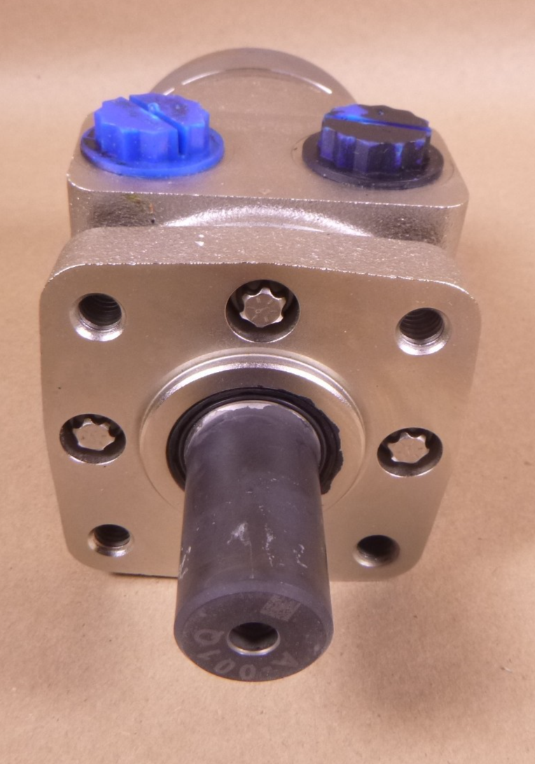 OEM Danfoss 101-1011-009 Hydraulic Motor, H-Series, 1" Shaft, 5.90 in³/r *PAINT CHIPPING* | Industrial Electric Motors, Pumps &amp; Parts