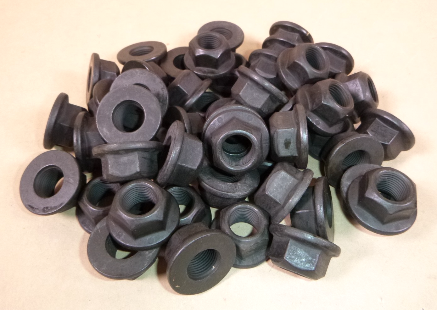 5/8-18 Grade 8 (C) Black Flange Hex Lock Nut - International 414089C1 (50 Pcs)