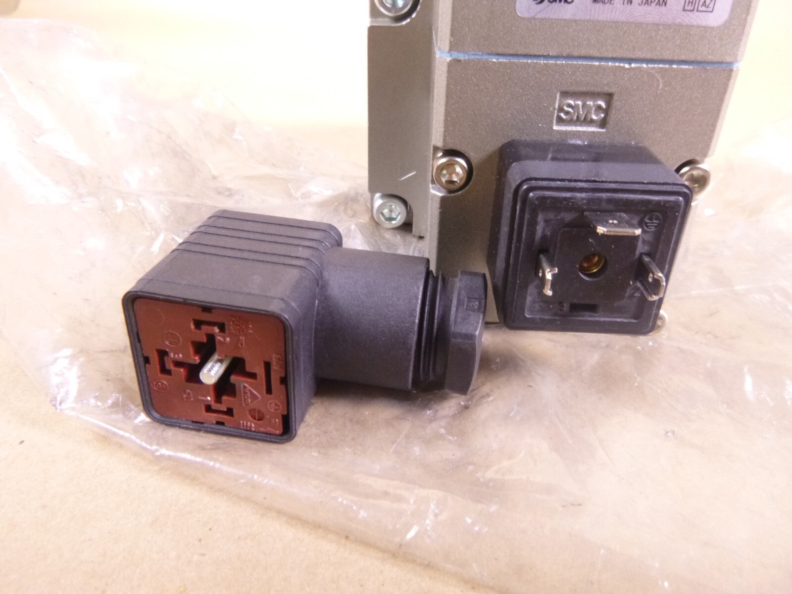 VP3145-045DZA SMC VP300-700 3 Port Solenoid Valve W/ Internal Pilot Type 24Vdc | Electrical MRO Replacement Parts &amp; Components and Commercial Electrical Supplies Company