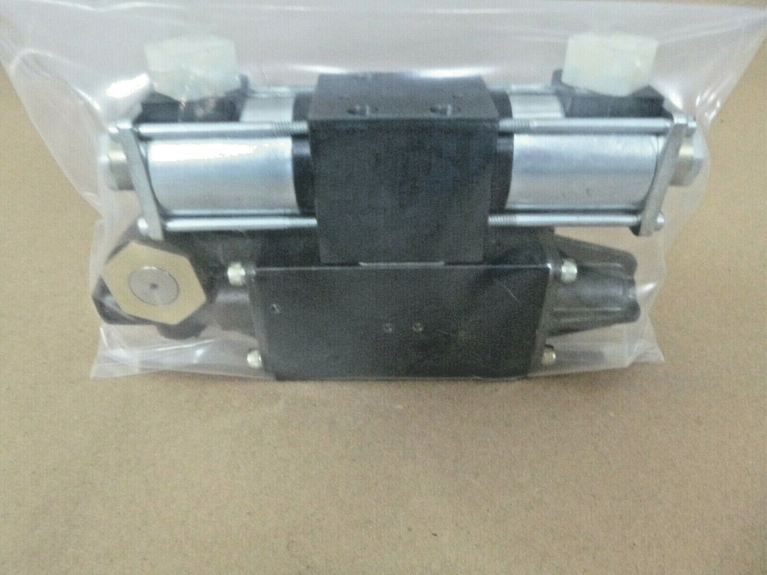 M1074, M1077 Pallitized Loading Sys Linear Directional Control Valve 85564-07-24 | Replacement Truck Parts, Trailer Accessories, Automobile Supplies, Car Parts &amp; Accessories