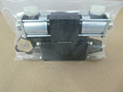M1074, M1077 Pallitized Loading Sys Linear Directional Control Valve 85564-07-24 | Replacement Truck Parts, Trailer Accessories, Automobile Supplies, Car Parts &amp; Accessories