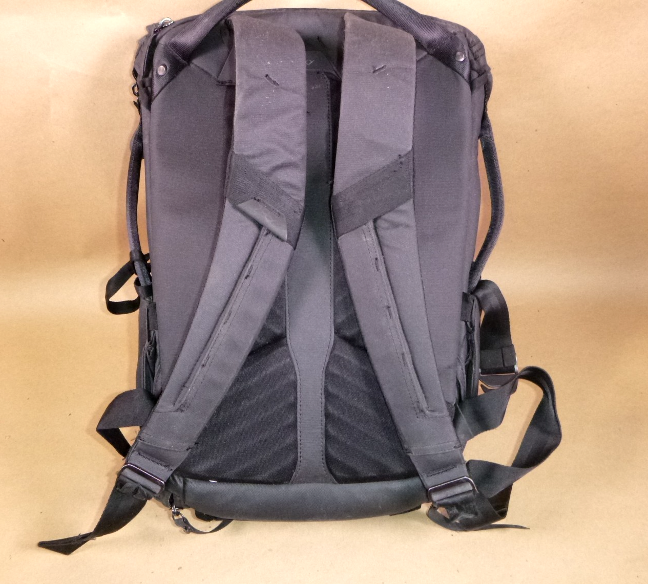 USED Peak Design Everyday Backpack 20L Black Camera Laptop Travel Bag - Very Clean | Industrial MRO Tools and Replacement Industrial Equipment Components