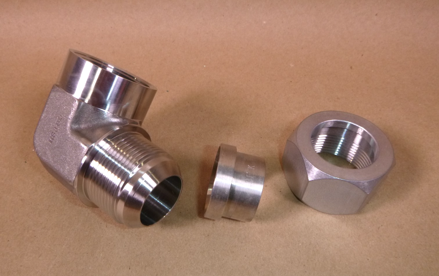 1-1/4" Tube To Pipe Stainless Steel Hydraulic 90° Elbow 37° Flare JIC To FNPT