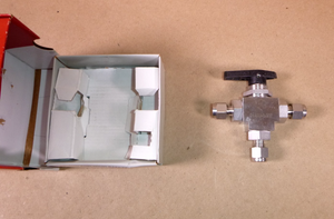 H6800SSL1/4CST HAM-LET 3 Piece 3 Way 316 SS Ball Valve 1/4" Let-Lok Tube Fitting | Industrial MRO Replacement Parts, Manufacturing Machine Parts & Components, Heavy Equipment Parts Supplier