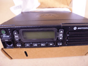 Motorola XPR2500 Mobile Radio MOTOTRBO UHF 403-470 MHz 25w 128ch AAM02QNH9JA1AN