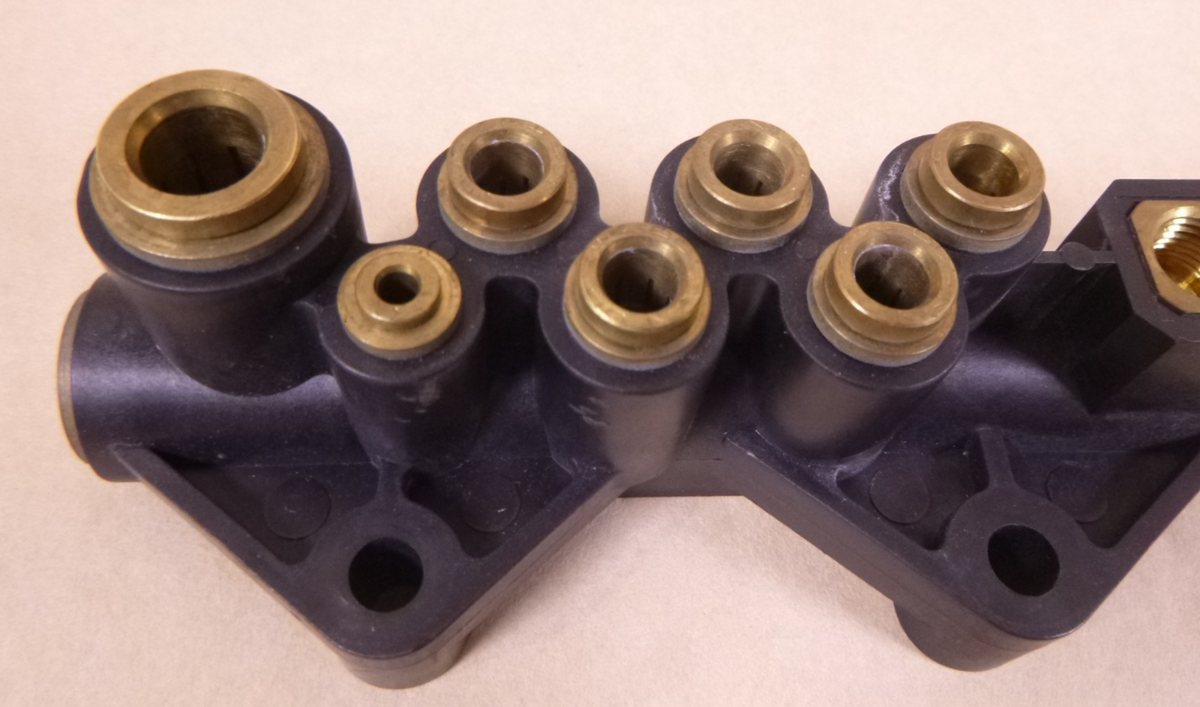 12-18051-000 Air Line Junction Block / Air Manifold, for Freightliner FL Trucks