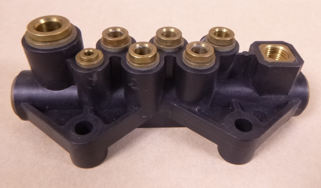 12-18051-000 Air Line Junction Block / Air Manifold, for Freightliner FL Trucks