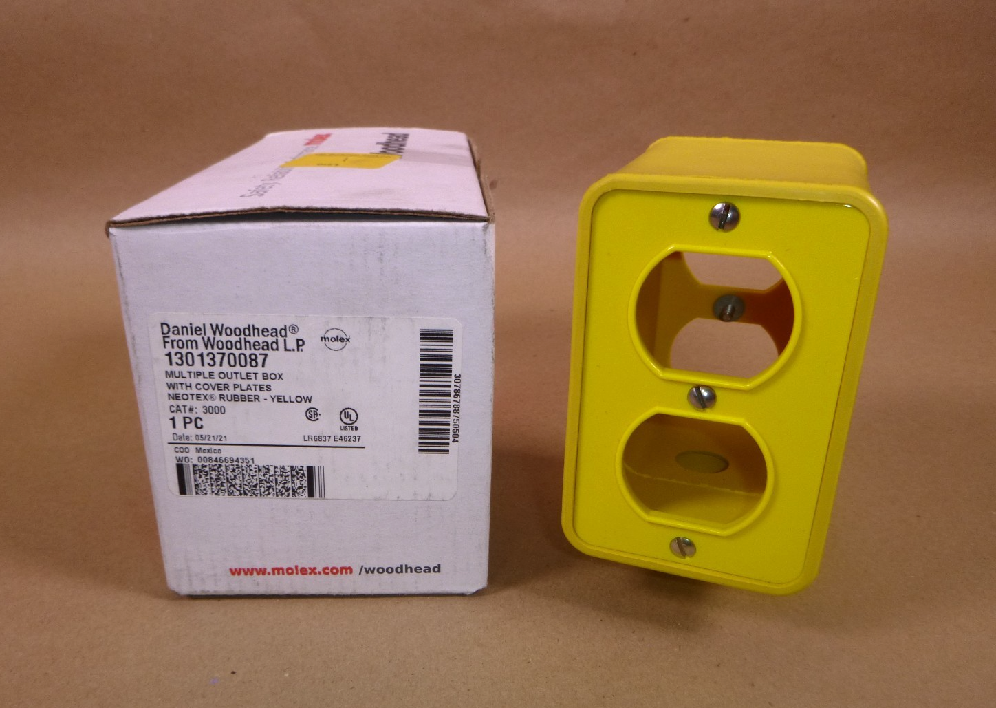 Woodhead Molex 1301370087 Yellow Rubber Box Fits 2-Duplex Receptacles