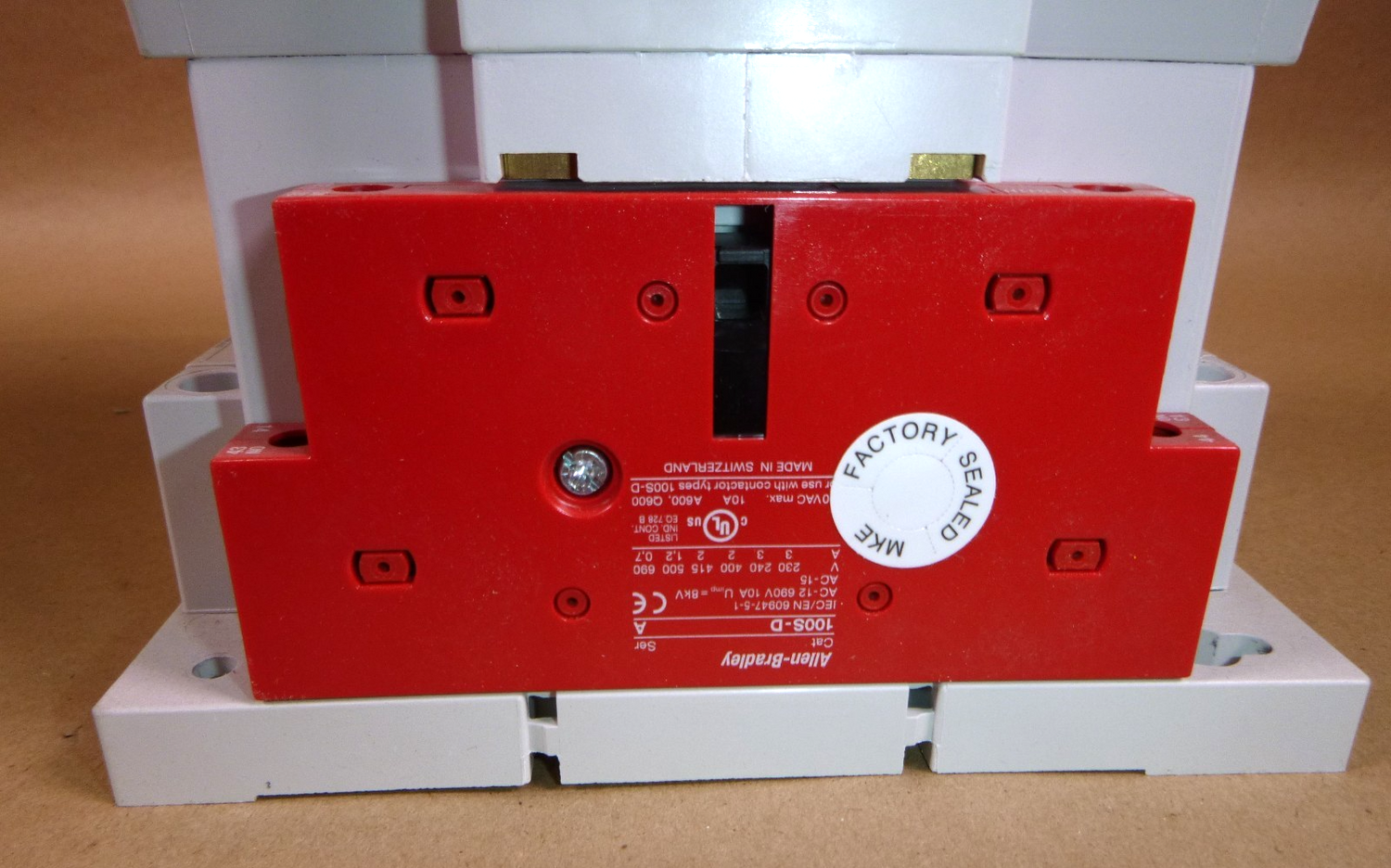 100S-D110EZJ22BC Allen Bradley IEC Safety Contactor 110 Amp 24 Volt Coil