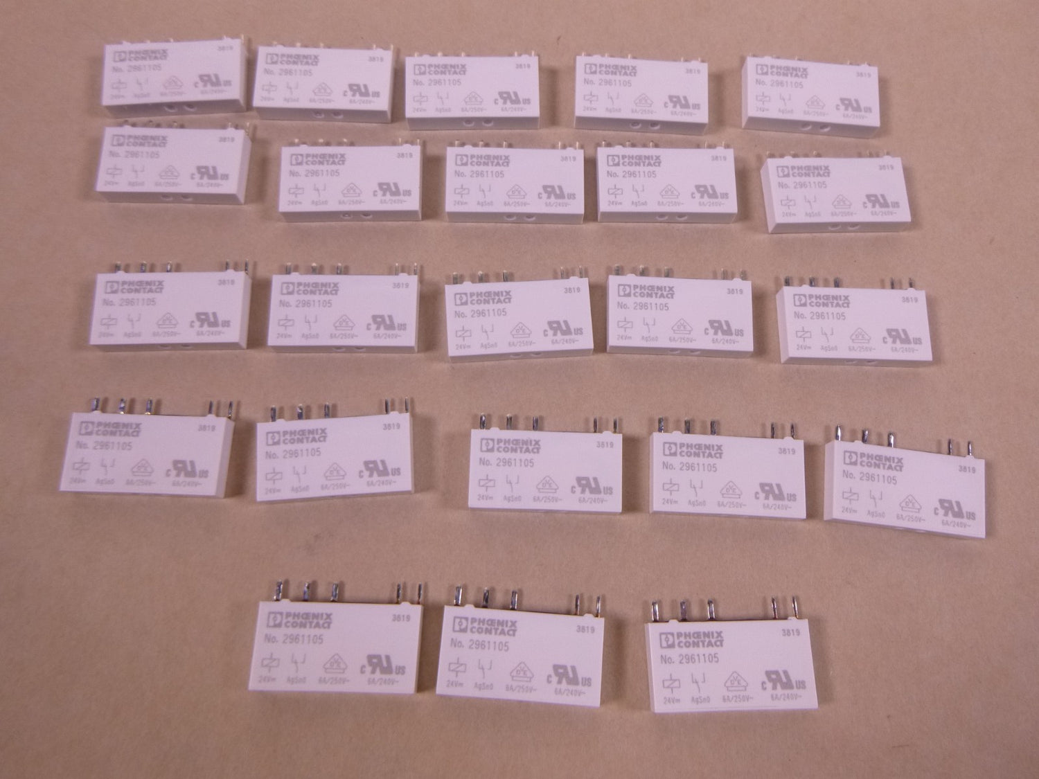24VDC 6A 250VAC 5-Pin 2961105 Phoenix Contact Power Relay (Pack of 23)