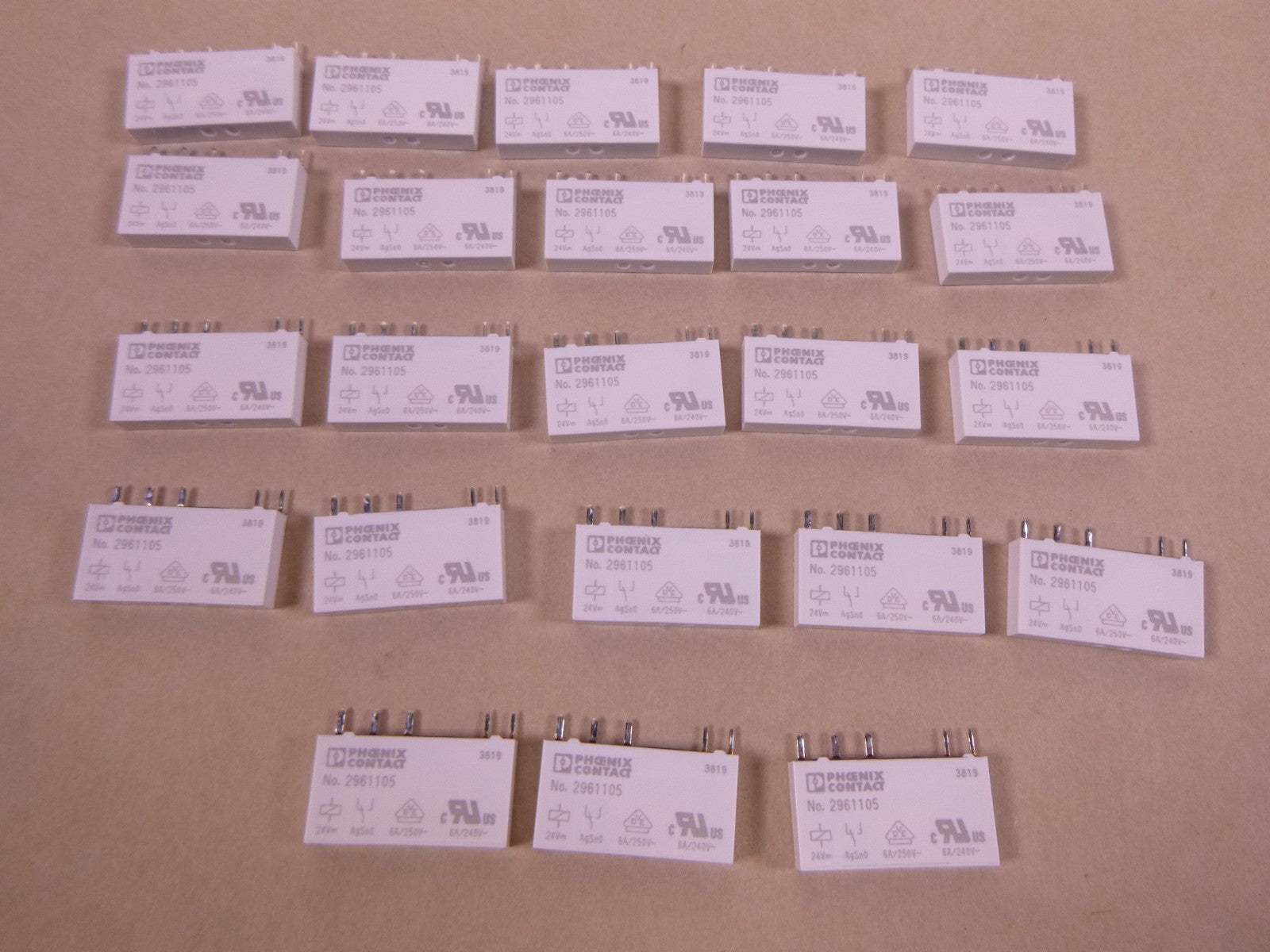 24VDC 6A 250VAC 5-Pin 2961105 Phoenix Contact Power Relay (Pack of 23)