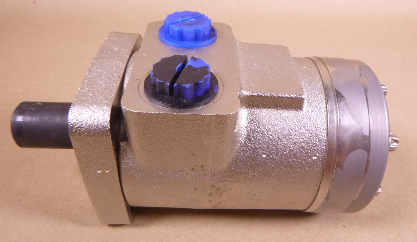 OEM Danfoss 101-1011-009 Hydraulic Motor, H-Series, 1" Shaft, 5.90 in³/r *PAINT CHIPPING* | Industrial Electric Motors, Pumps &amp; Parts