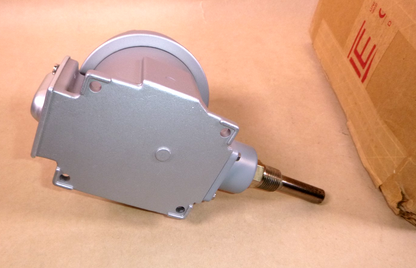 New United Electric B121-120 Explosion Proof Temperature Switch 0-225 Deg. F