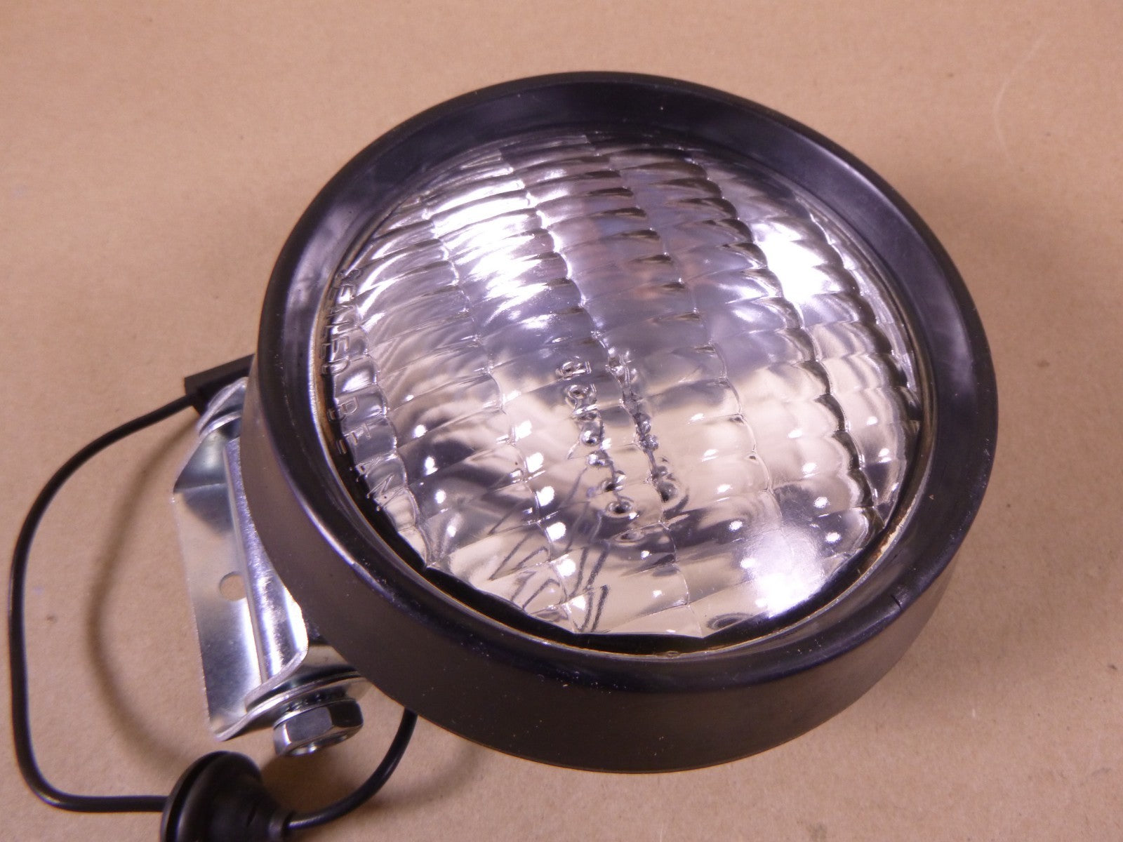 A06-18260-000 Grote Truck Utility Light Fits Freightliner , 6220-01-338-5773 | Replacement Truck Parts, Trailer Accessories, Automobile Supplies, Car Parts &amp; Accessories