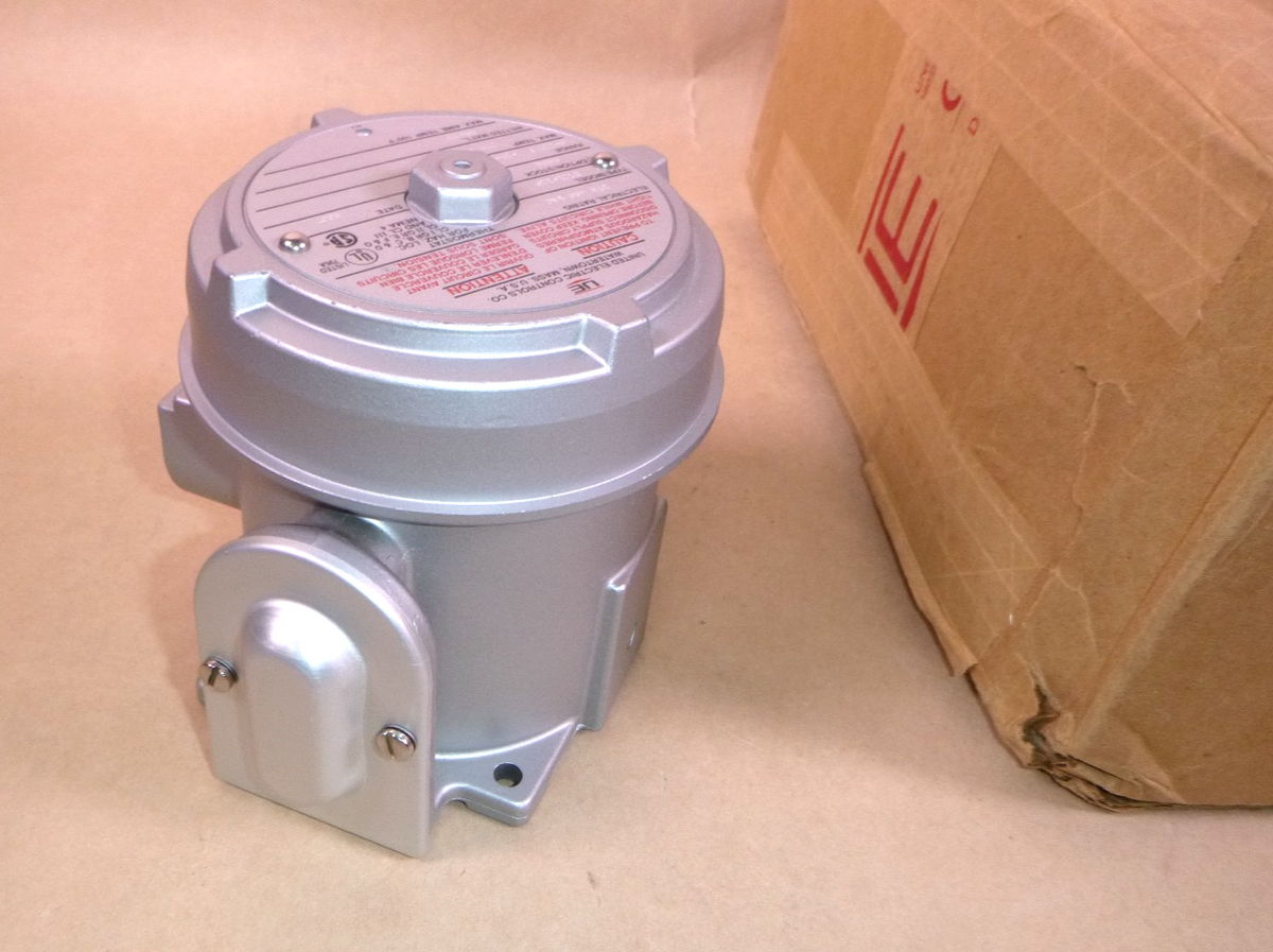 New United Electric B121-120 Explosion Proof Temperature Switch 0-225 Deg. F