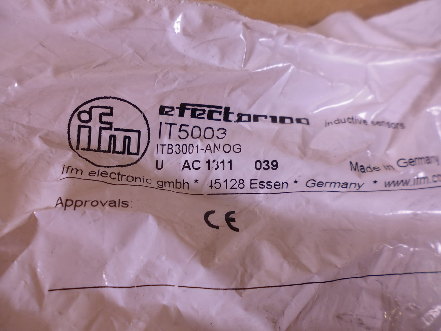 (LOT OF 5) IFM Efector IT5003 Inductive Sensor ITB3001-ANOG | Electrical MRO Replacement Parts &amp; Components and Commercial Electrical Supplies Company