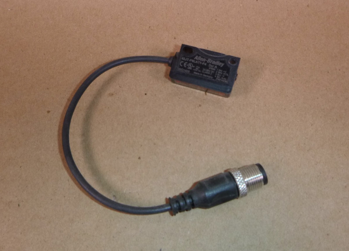 Allen Bradley 42JT-P8LAT1-F4 42JT VisiSight Photoelectric Sensor, Used