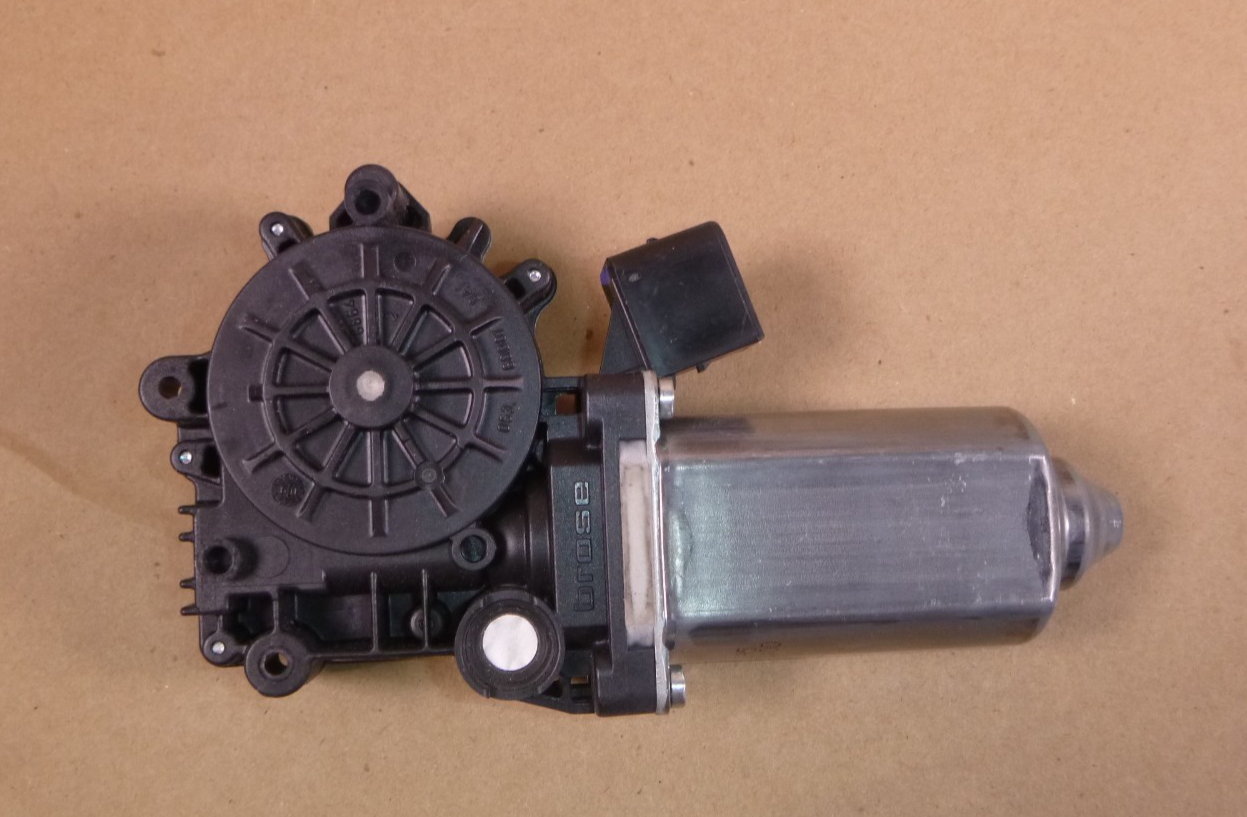 Mercedes Benz OEM Actros MP1 Window Regulator Motor A0058209342 Made in Germany | Replacement Truck Parts, Trailer Accessories, Automobile Supplies, Car Parts &amp; Accessories