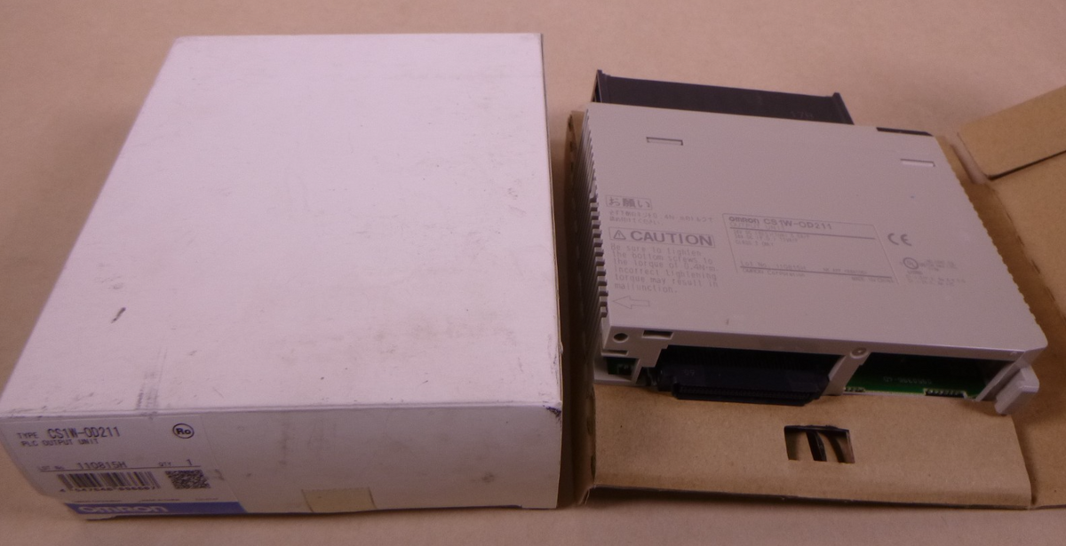 Omron CS1 24VDC 12VA/P PLC Output Unit CS1W-OD211