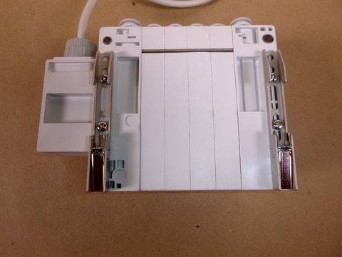 New SMC SS5Y5-10L32-04D-C8, 4 Station Manifold Base