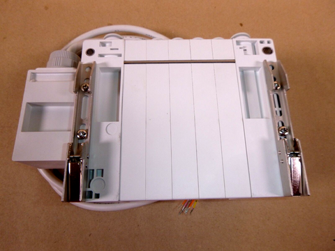 New SMC SS5Y5-10L22-05D-C8, 5 Station Manifold Base