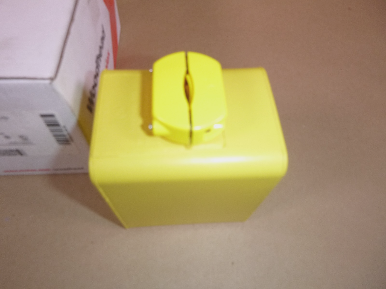 Woodhead Molex 1301370087 Yellow Rubber Box Fits 2-Duplex Receptacles