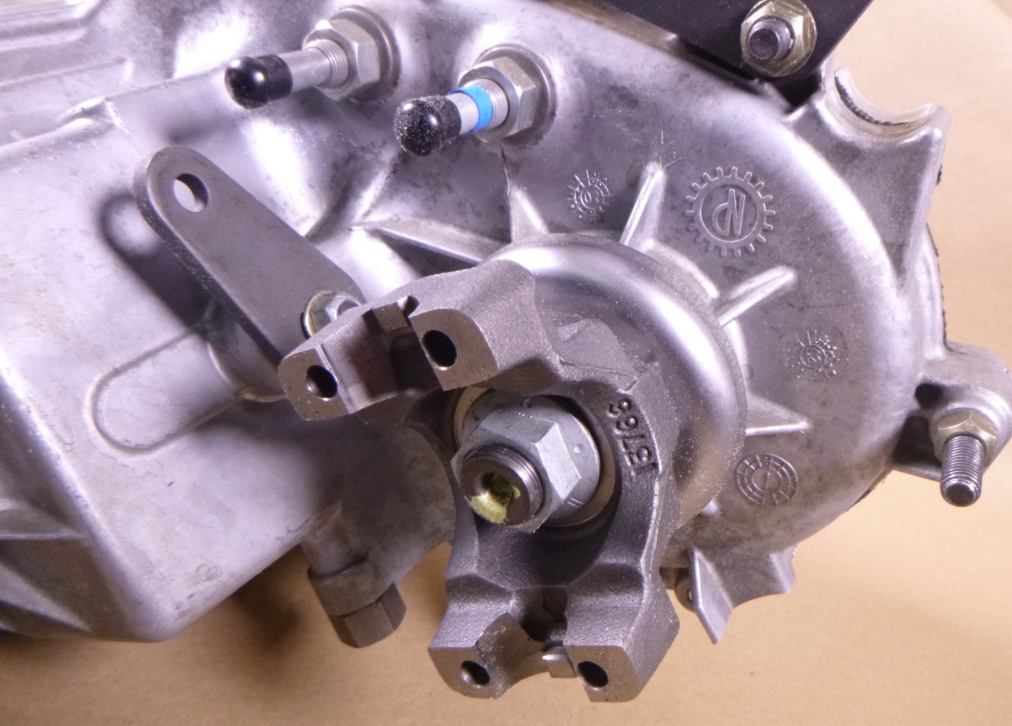 Humvee HMMWV 242 Transfer Case 12447125 , 272 Ratio, 2520-01-409-2512 | Genuine HMMWV Replacement Parts and Military Surplus Humvee Parts &amp; Accessories