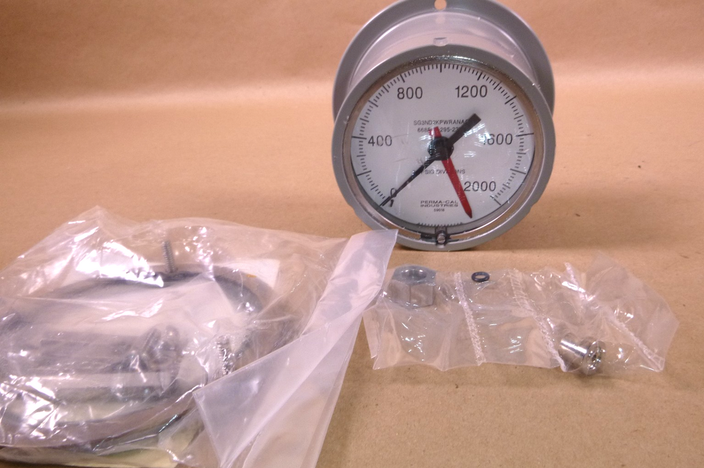 MIL-G-18997 Vibration-Resistant Flange Pressure Gauge 3-1/2" Dial 2000 Psi | Industrial MRO Replacement Parts, Manufacturing Machine Parts & Components, Heavy Equipment Parts Supplier