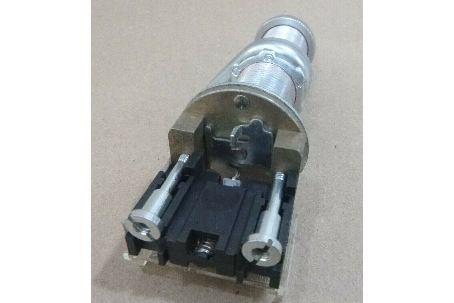 ALLEN BRADLEY 800HL-BP2D2 MOMENTARY PUSH BUTTON SWITCH , 600VAC , 10 AMP | Electrical MRO Replacement Parts &amp; Components and Commercial Electrical Supplies Company