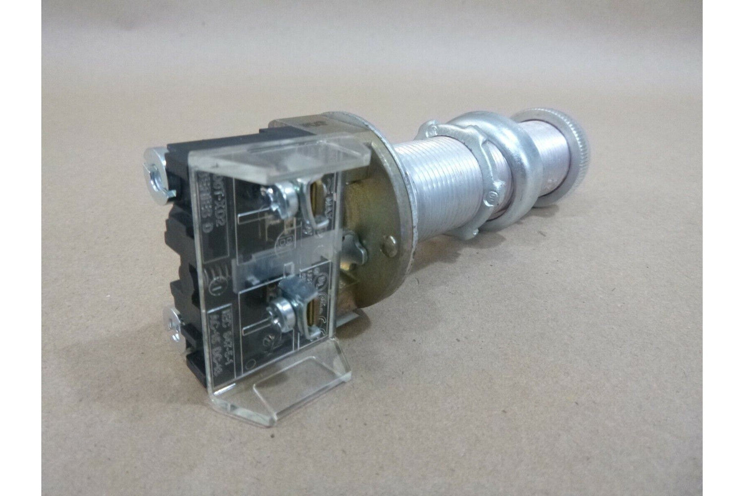 ALLEN BRADLEY 800HL-BP2D2 MOMENTARY PUSH BUTTON SWITCH , 600VAC , 10 AMP | Electrical MRO Replacement Parts &amp; Components and Commercial Electrical Supplies Company