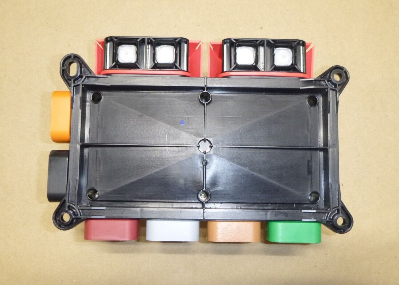 Eaton Series 32000 DVEC (Dual vehicle electrical center) 24V Power Distribution | Electrical MRO Replacement Parts &amp; Components and Commercial Electrical Supplies Company
