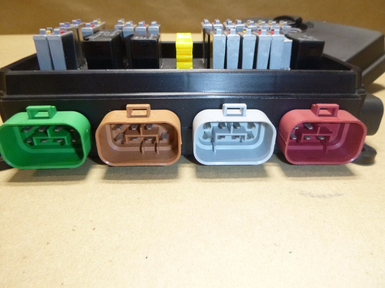 Eaton Series 32000 DVEC (Dual vehicle electrical center) 24V Power Distribution | Electrical MRO Replacement Parts &amp; Components and Commercial Electrical Supplies Company