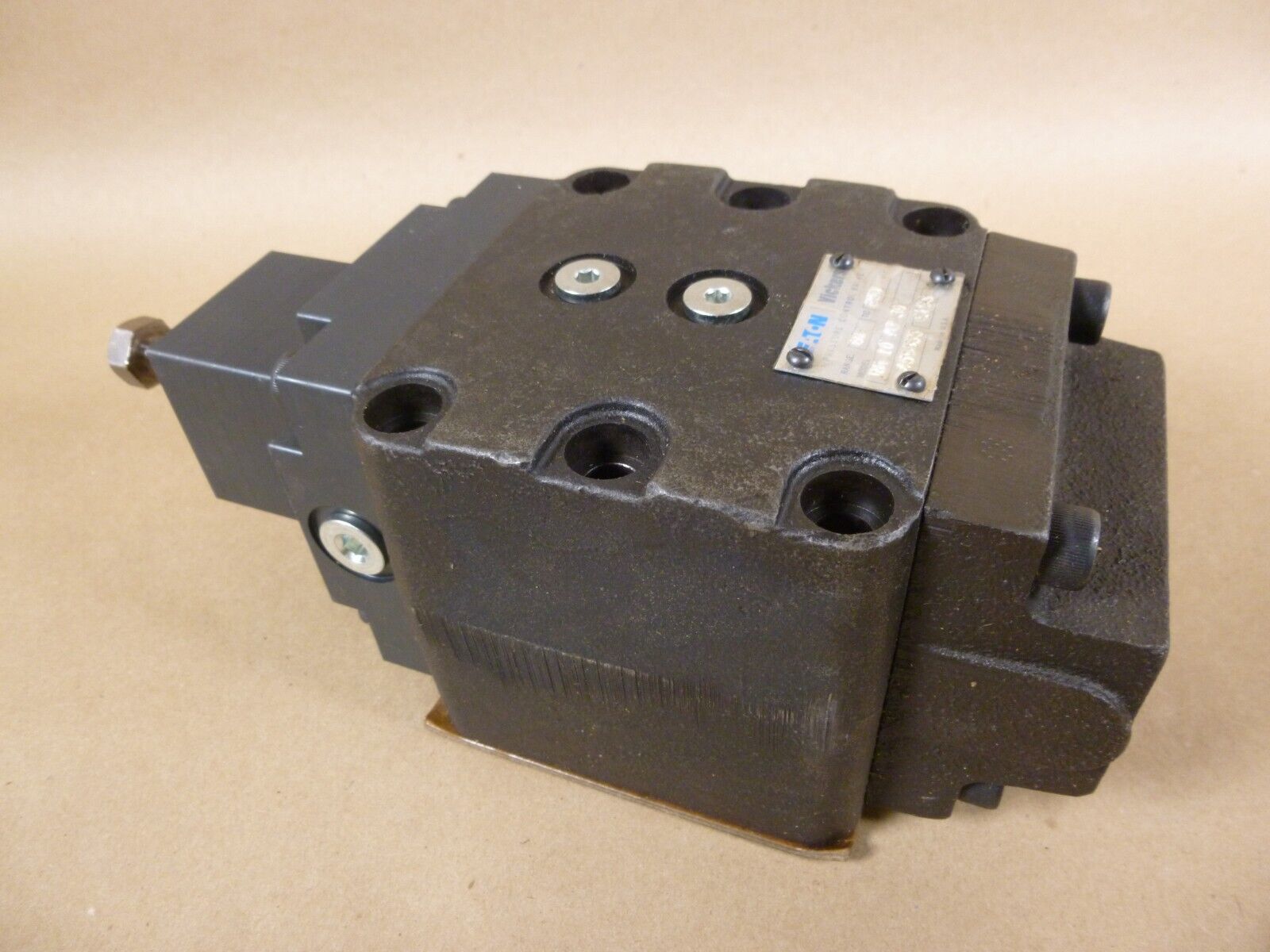 Eaton Vickers RG-10-A3-30 Manual Pressure Control Valve 80 - 250 Psi, RG10A330 | Industrial MRO Replacement Parts, Manufacturing Machine Parts &amp; Components, Heavy Equipment Parts Supplier