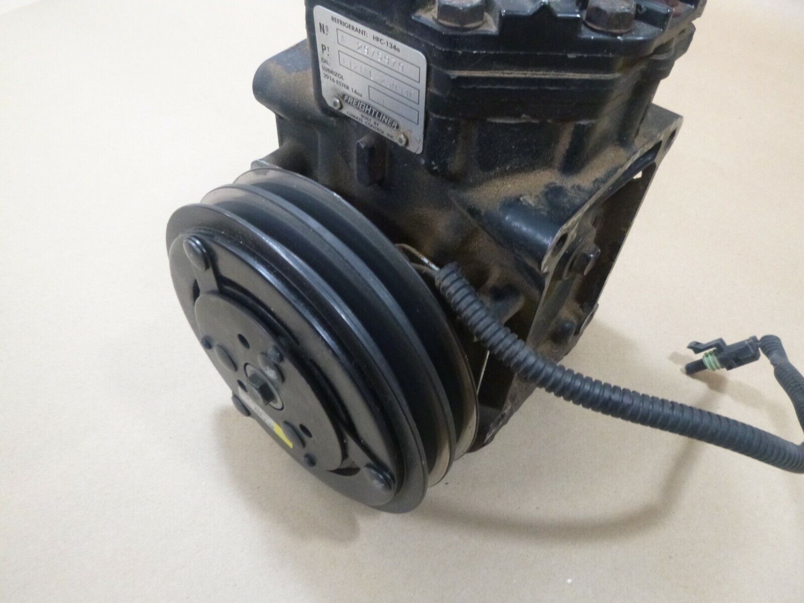 Freightliner Navistar AC Compressor ET210L-25053C, 2-Groove 12 Volt (For Parts) | Replacement Truck Parts, Trailer Accessories, Automobile Supplies, Car Parts &amp; Accessories