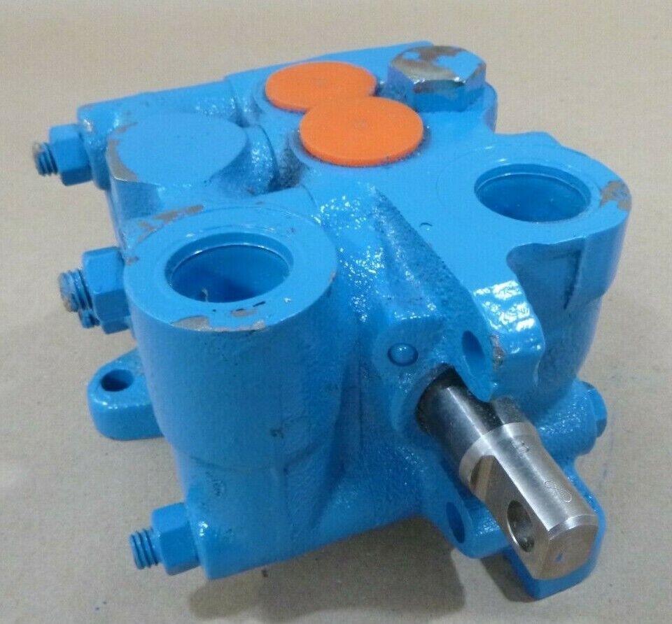 FRONT WINCH HYDRAULIC CONTROL FOR M939 M923 SERIES TRUCK VICKERS CM11 | Genuine M35 Military Truck Parts and M939 Cargo Truck Surplus Parts