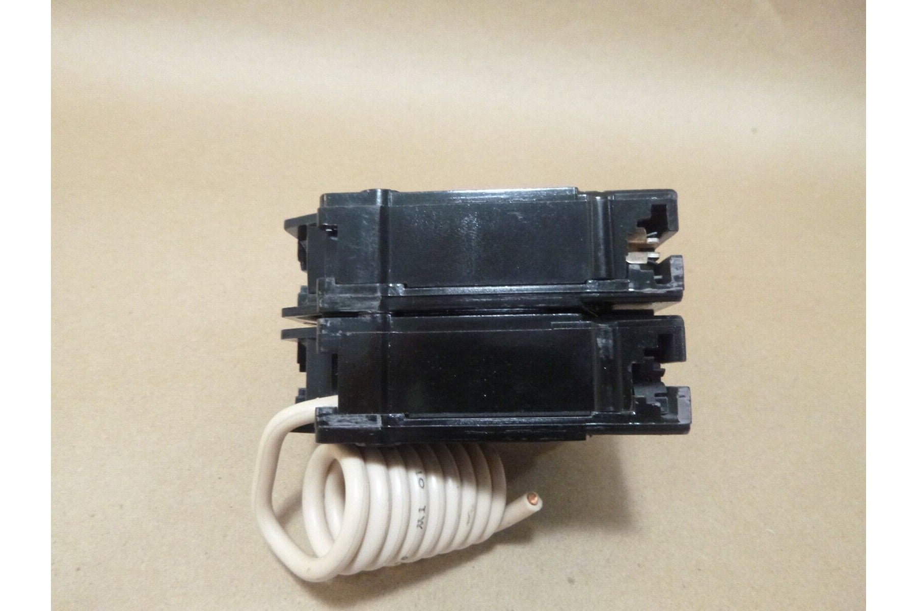 General Electric THQL21WY15 Circuit Breaker, 15 A, 120/240V Ac, 2 Pole, Plug In | Electrical MRO Replacement Parts &amp; Components and Commercial Electrical Supplies Company