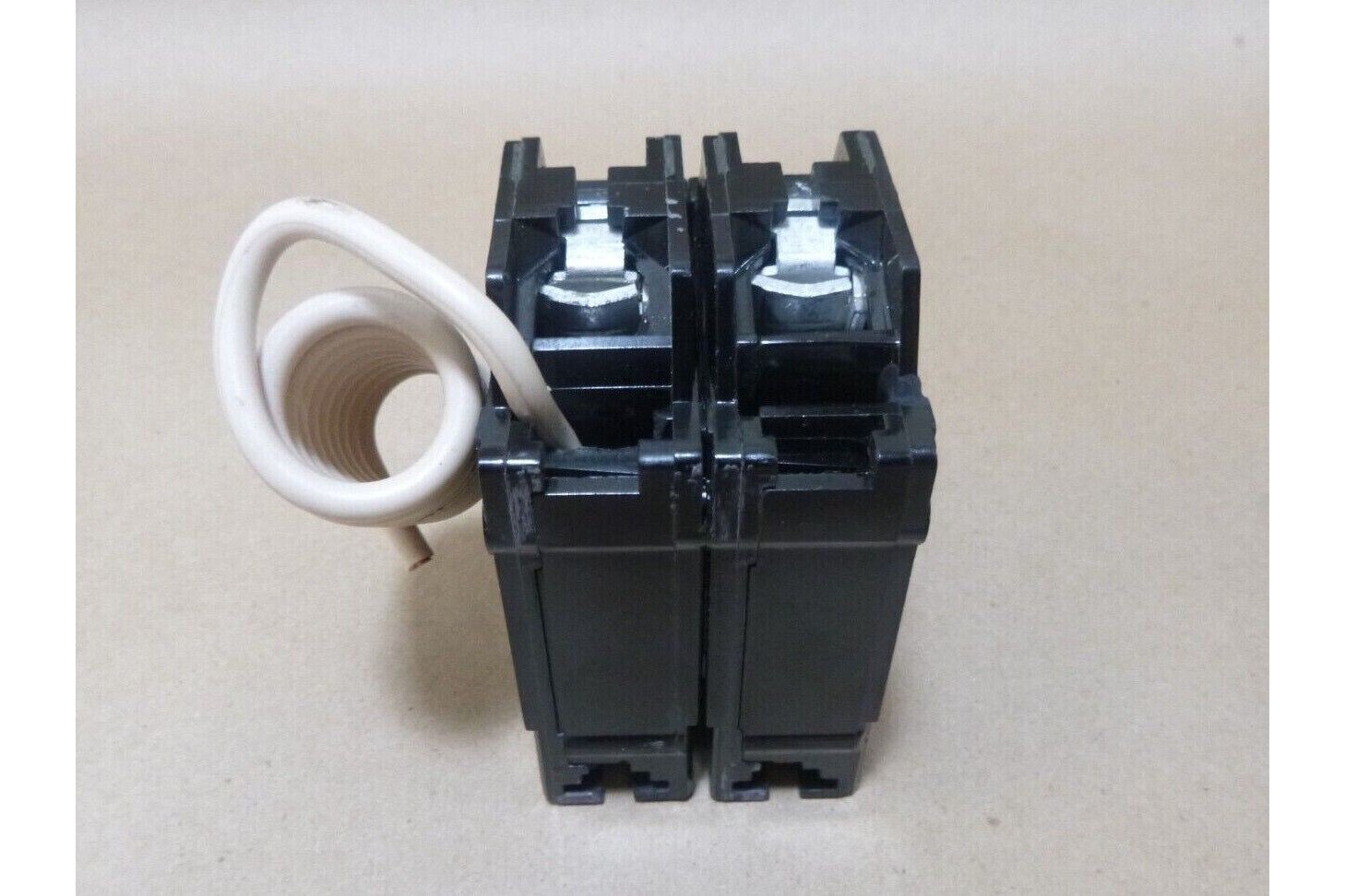General Electric THQL21WY15 Circuit Breaker, 15 A, 120/240V Ac, 2 Pole, Plug In | Electrical MRO Replacement Parts &amp; Components and Commercial Electrical Supplies Company