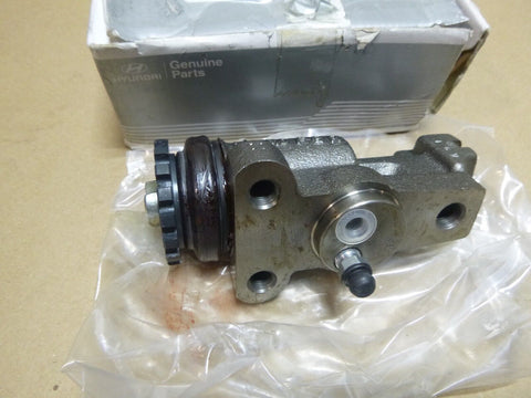 Genuine Hyundai OEM 58120 - 45201 BRAKE CYLINDER ASSY - LEFT FRONT 5812045201 - Royal Equipment HYUNDAI