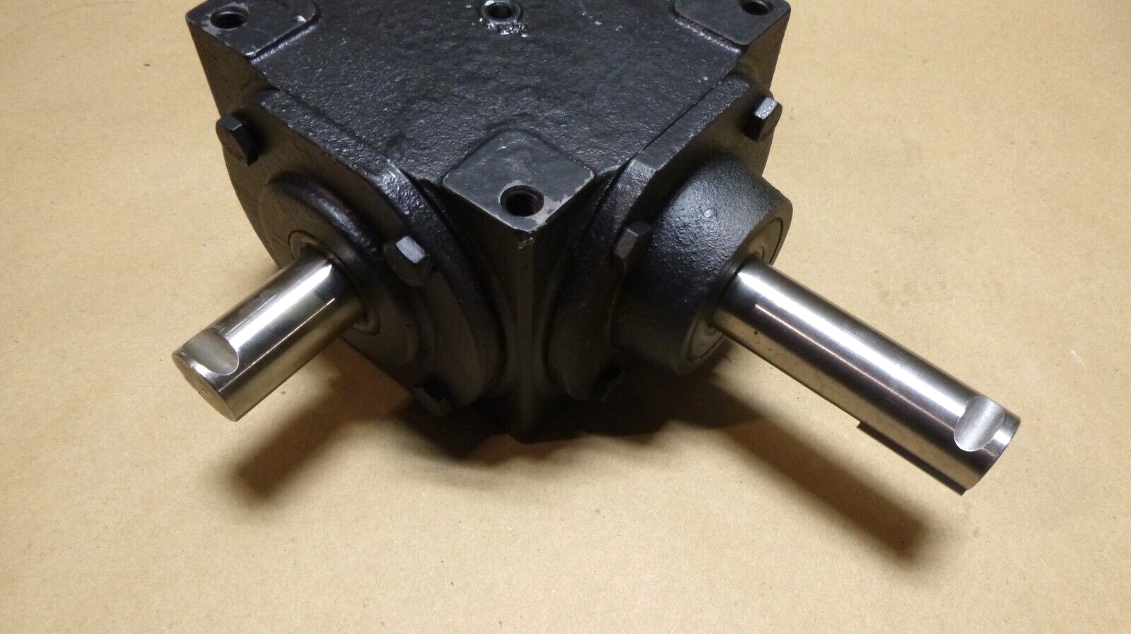 Hub City Model 150 Style F ST Right Angle Bevel Speed Reducer 1:1 Ratio 1" Shaft | Industrial Electric Motors, Pumps &amp; Parts