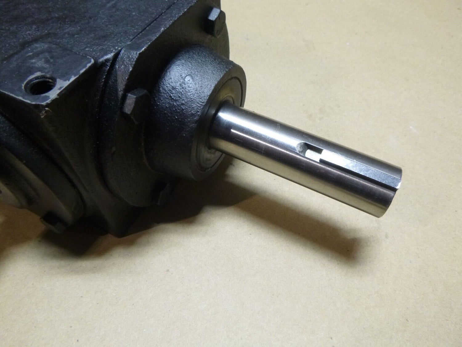 Hub City Model 150 Style F ST Right Angle Bevel Speed Reducer 1:1 Ratio 1" Shaft | Industrial Electric Motors, Pumps &amp; Parts