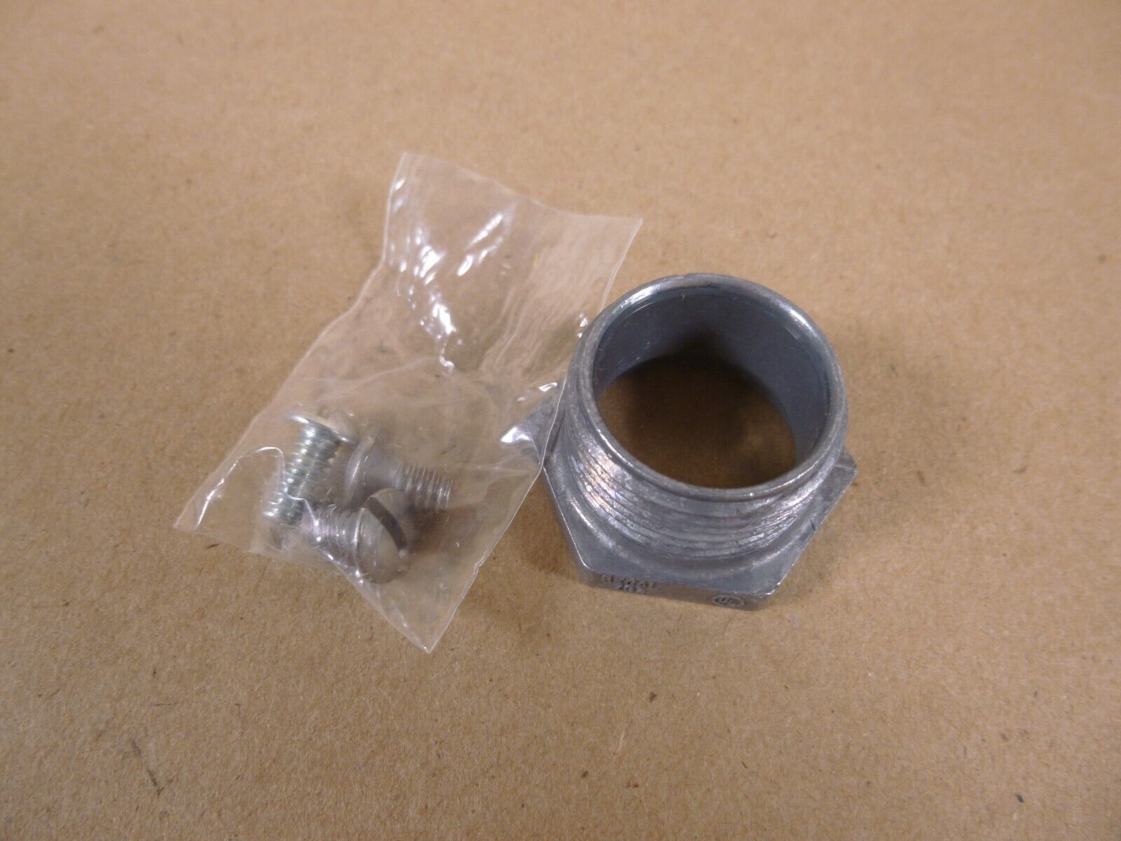Hubbell SC3098 Lo-Con Service Fitting Aluminum Housing 3/4 inch Nipple Included | Electrical MRO Replacement Parts &amp; Components and Commercial Electrical Supplies Company