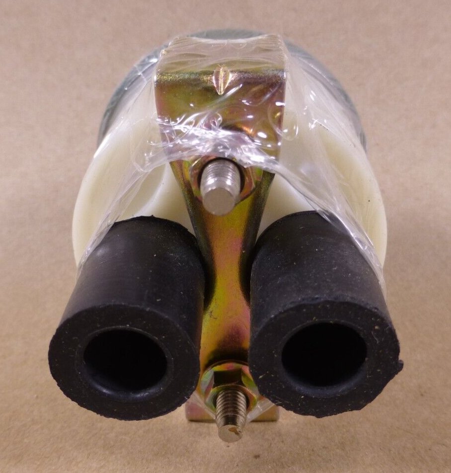HUMVEE M998 M35 M939 120PSI OIL PRESSURE GAUGE MS24540-2 6620-00-115-9042 | Genuine M35 Military Truck Parts and M939 Cargo Truck Surplus Parts