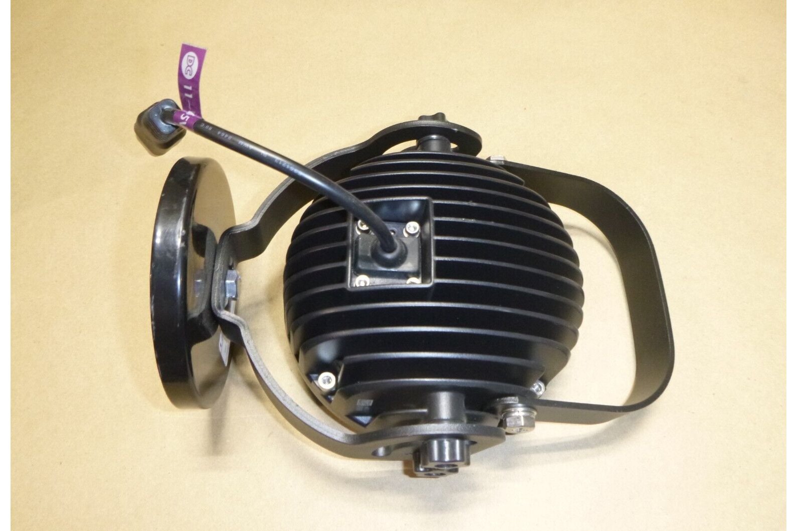 Larson LED10W-6R-HT Portable Magnetic Mount LED Light 675&