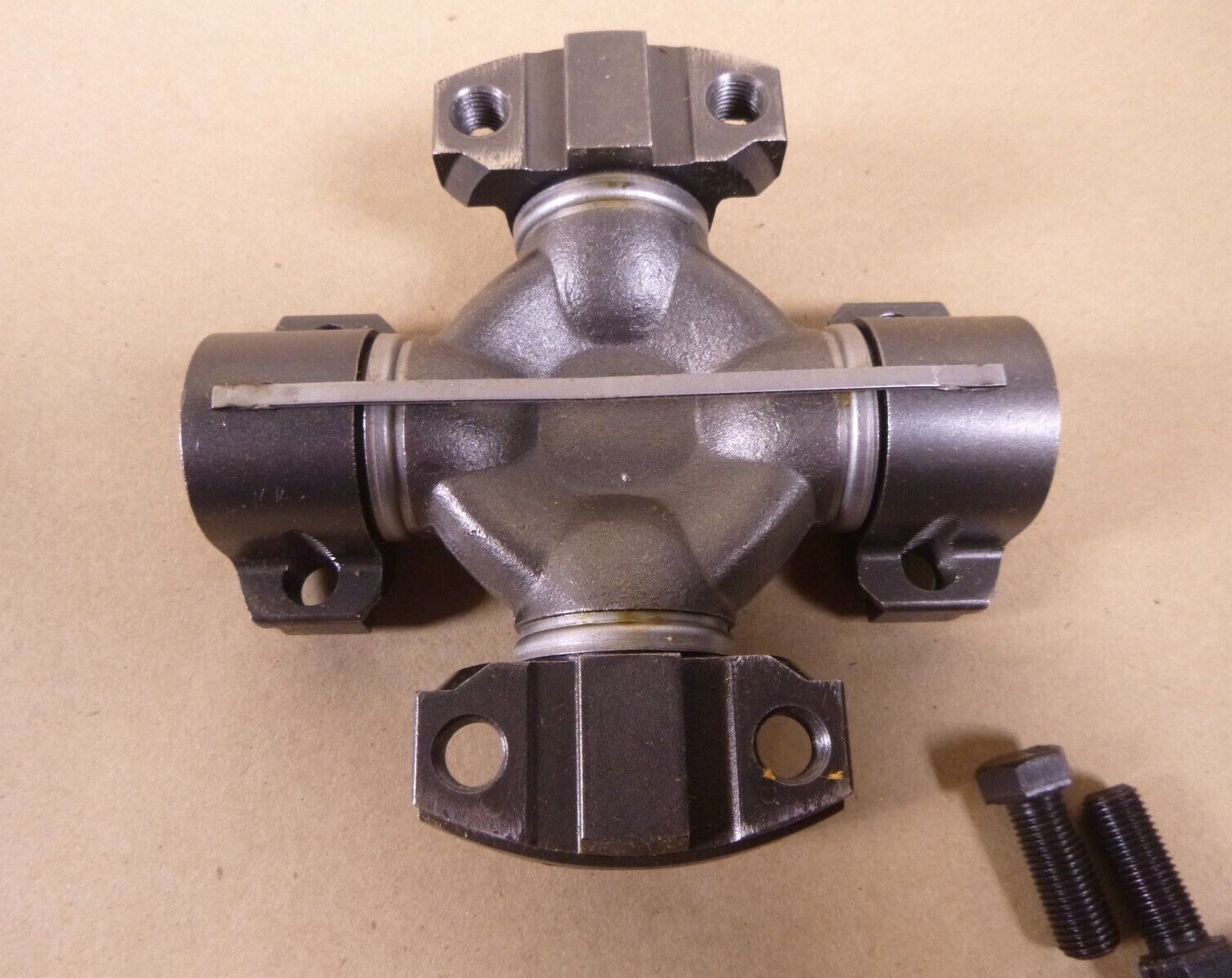 M809 Series Trucks U-joint Transmission to Transfer Case Drive Shaft 114-7205 | Replacement Truck Parts, Trailer Accessories, Automobile Supplies, Car Parts &amp; Accessories