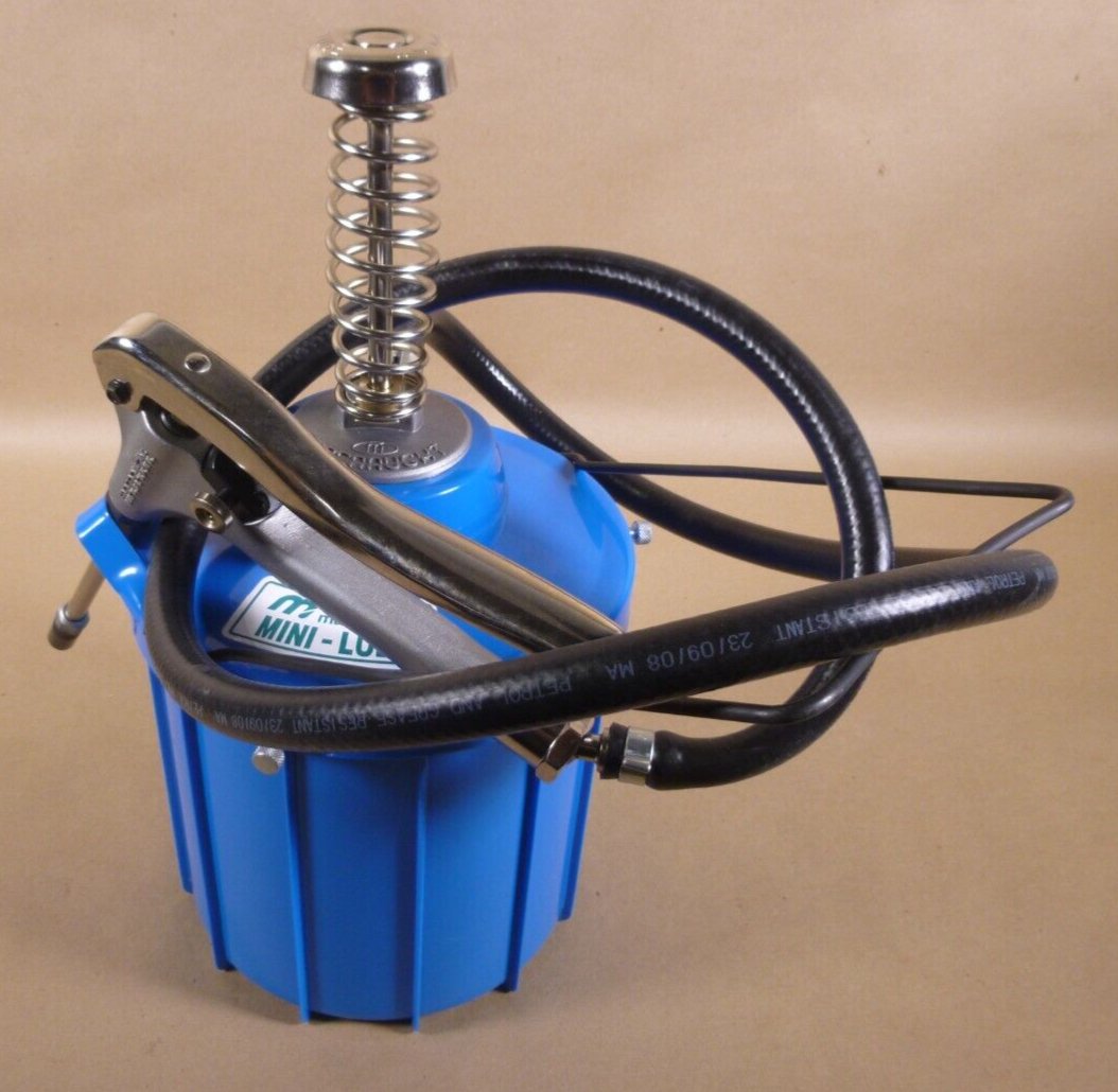 Macnaught K6 Mini-Lube Portable Manual Grease Pump , K6067 + KT6 5KG Container | Industrial MRO Tools and Replacement Industrial Equipment Components