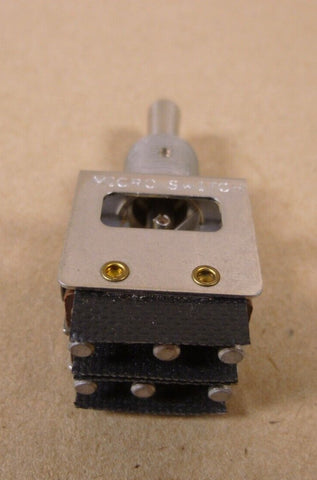 MICRO SWITCH M8805/26 - 007 TOGGLE SWITCH 2 POLE, DOUBLE THROW 3 - POS 13AT272 - T2 - Royal Equipment MICRO SWITCH